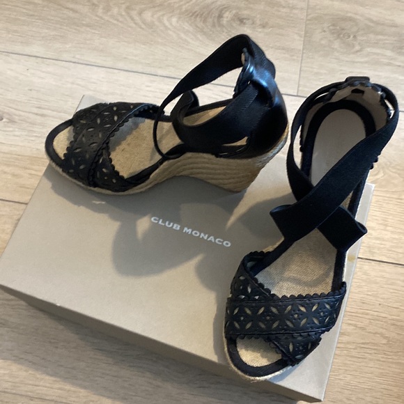 Club Monaco - Model Lulloo Wedge - Picture 7 of 7